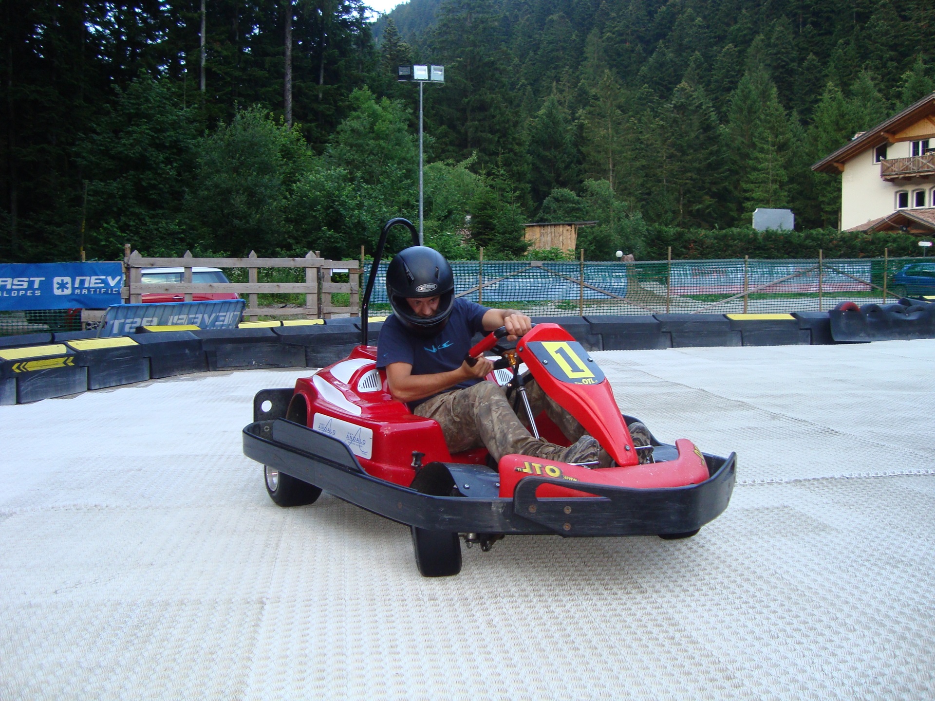 Ice_Racing_Kart_Estate_DP_2011_ph._Ice_Racing_Kart.JPG