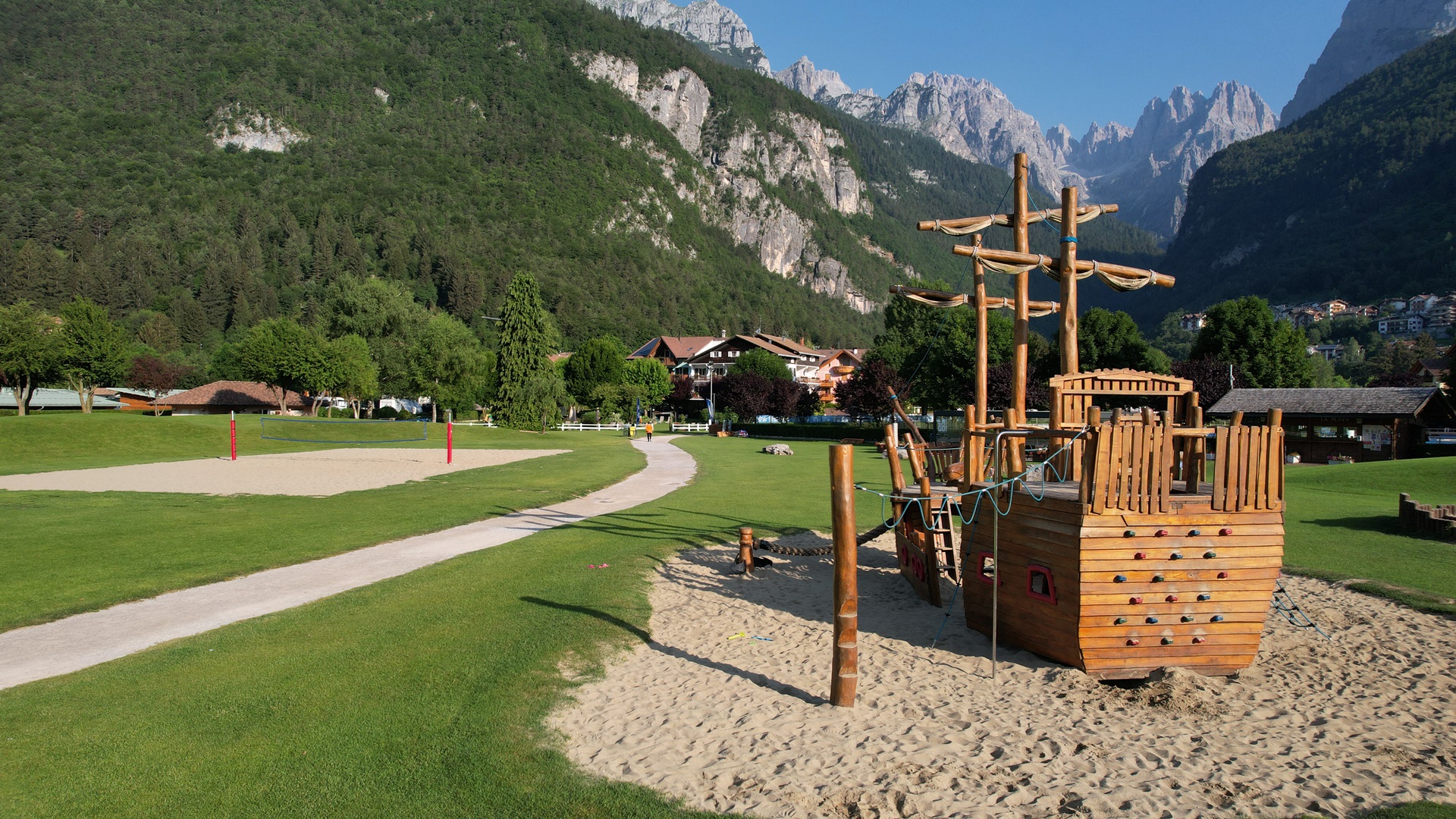 Parco_Giochi_Veliero_Spiaggia_Lago_di_Molveno_Estate_2022_DP_ph._Sitm-Buy_Trentino_1.JPG